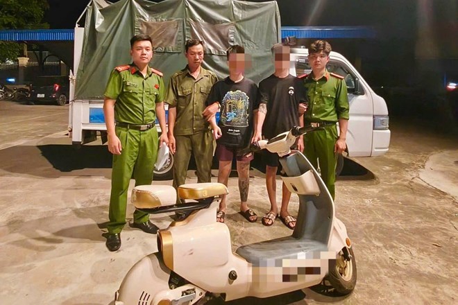 Bắt 2 đối tượng chặn đường, dùng kiếm cướp xe máy điện ở Hải Phòng giữa đêm