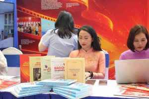 Nhiều cơ quan báo chí giới thiệu các sản phẩm báo chí đa nền tảng tại Hội Báo toàn quốc 2026.