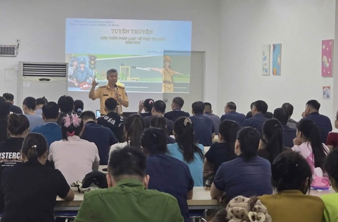 Tuyên truyền an toàn giao thông đến hơn 300 công nhân KCN Tràng Duệ, Hải Phòng