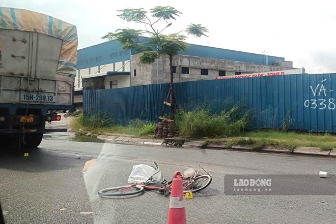 Cụ bà đi xe đạp ở Hải Phòng tử vong sau va chạm với xe tải