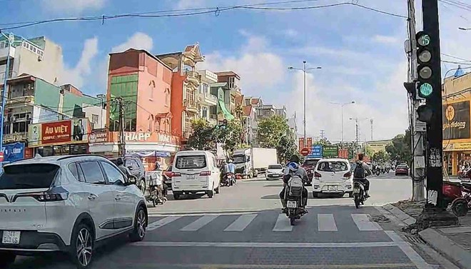 Va chạm với xe tải khiến người phụ nữ đi xe đạp ở Hải Phòng tử vong
