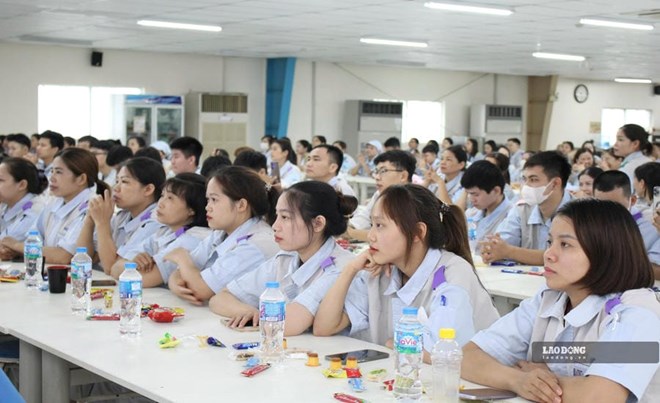 Công nhân hiểu rõ pháp luật để tự tin bảo vệ quyền lợi của mình