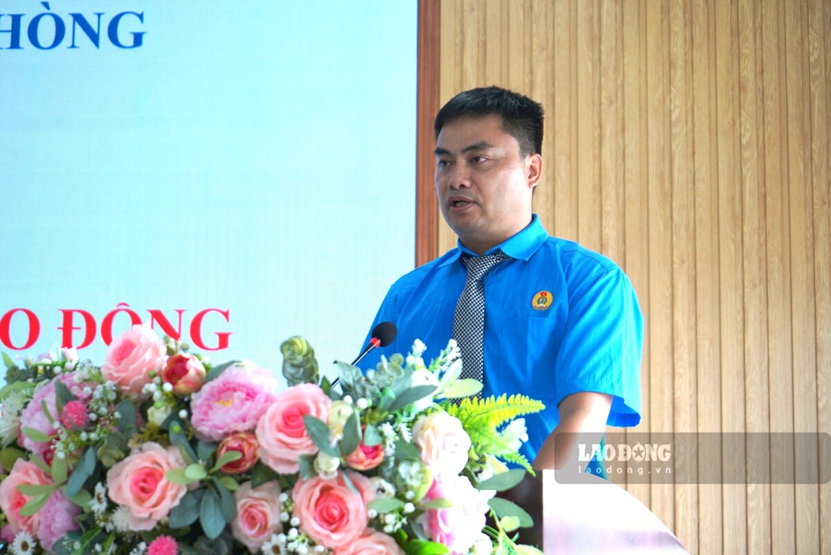 Chủ tịch Công đoàn phường Lê Chân Nguyễn Văn Hùng thông tin kết quả phát triển đoàn viên, thành lập công đoàn cơ sở 6 tháng đầu năm 2026. Ảnh: Mai Dung