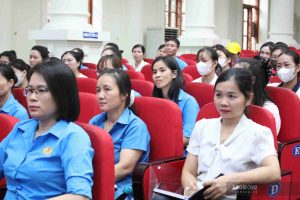 Cán bộ Công đoàn cơ sở xã Tứ Kỳ tham gia tập huấn kỹ năng thương lượng, ký kết thỏa ước lao động tập thể. Ảnh: Mai Hương