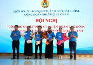 Các công đoàn cơ sở được thành lập mới. Ảnh: Mai Dung